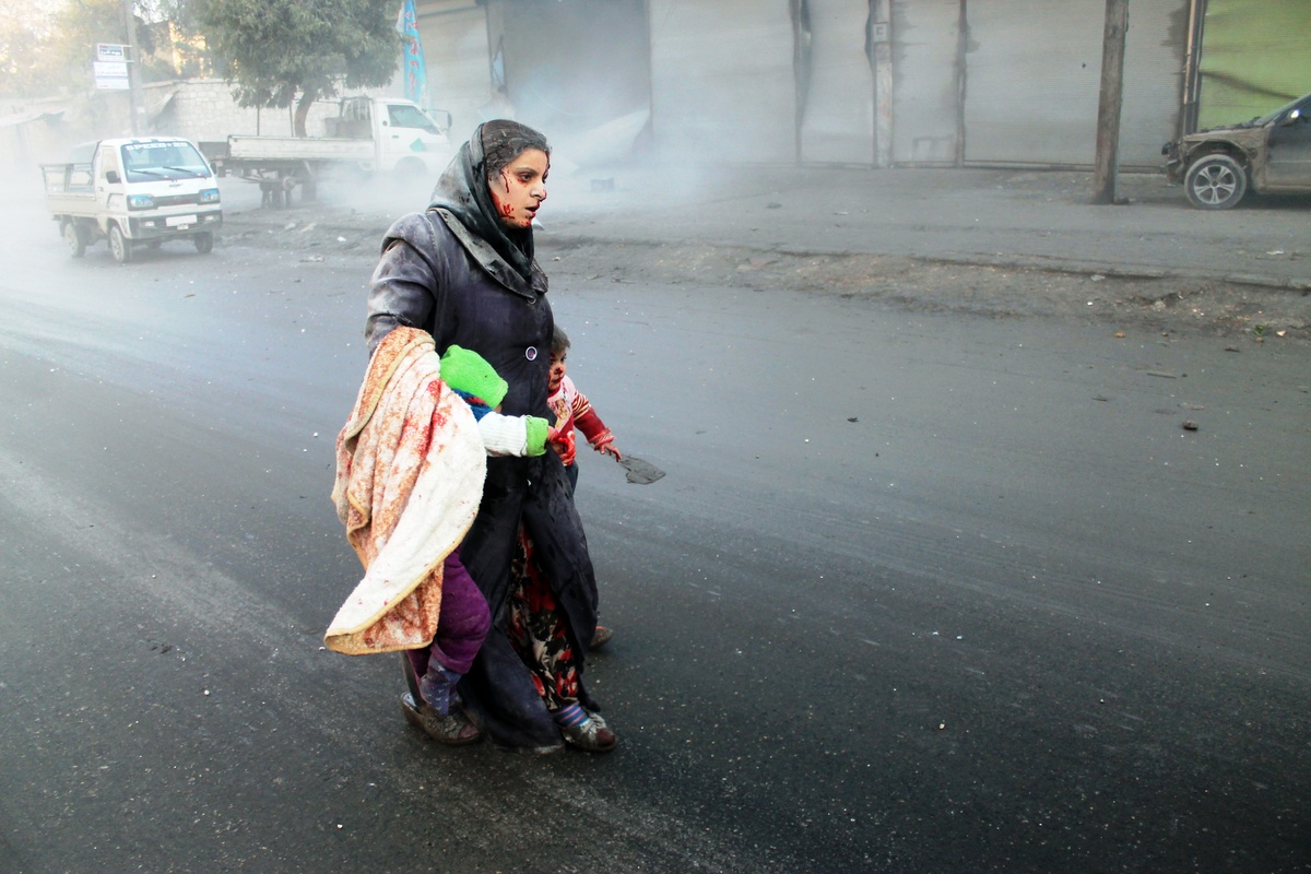 Aleppo hospitals overwhelmed by a flood of injured people  after air attacks against the population